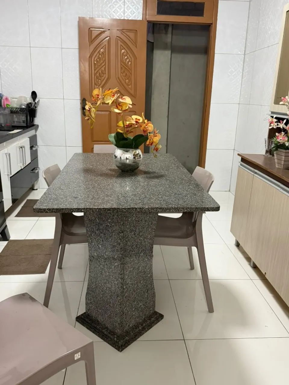 Mesa de jantar de granito 
