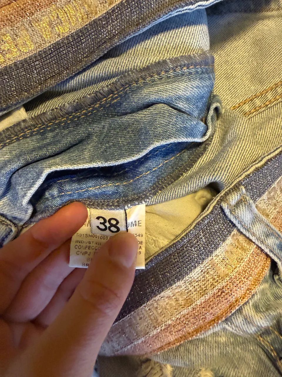 Short Jeans Destroyed com Cós Lurex (Lança Perfume) - Foto 5
