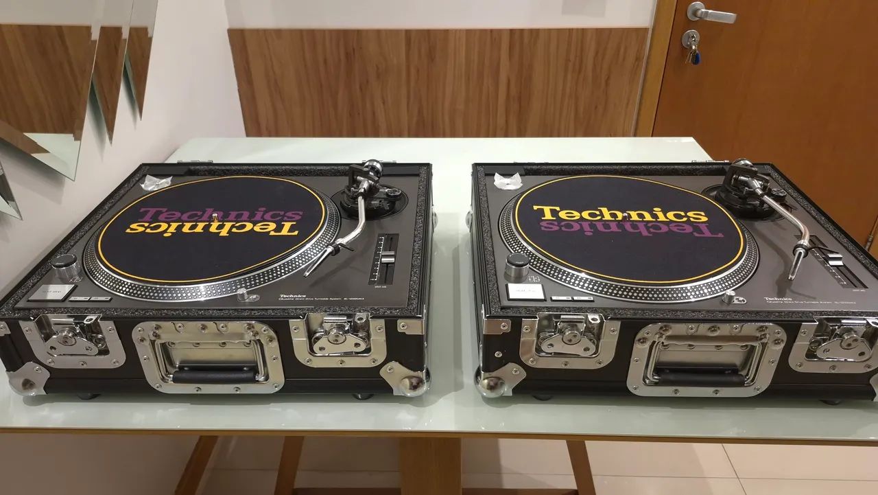 Par de Toca Discos Technics SL 1200 MK3 Novíssimas - Aparelhos de
