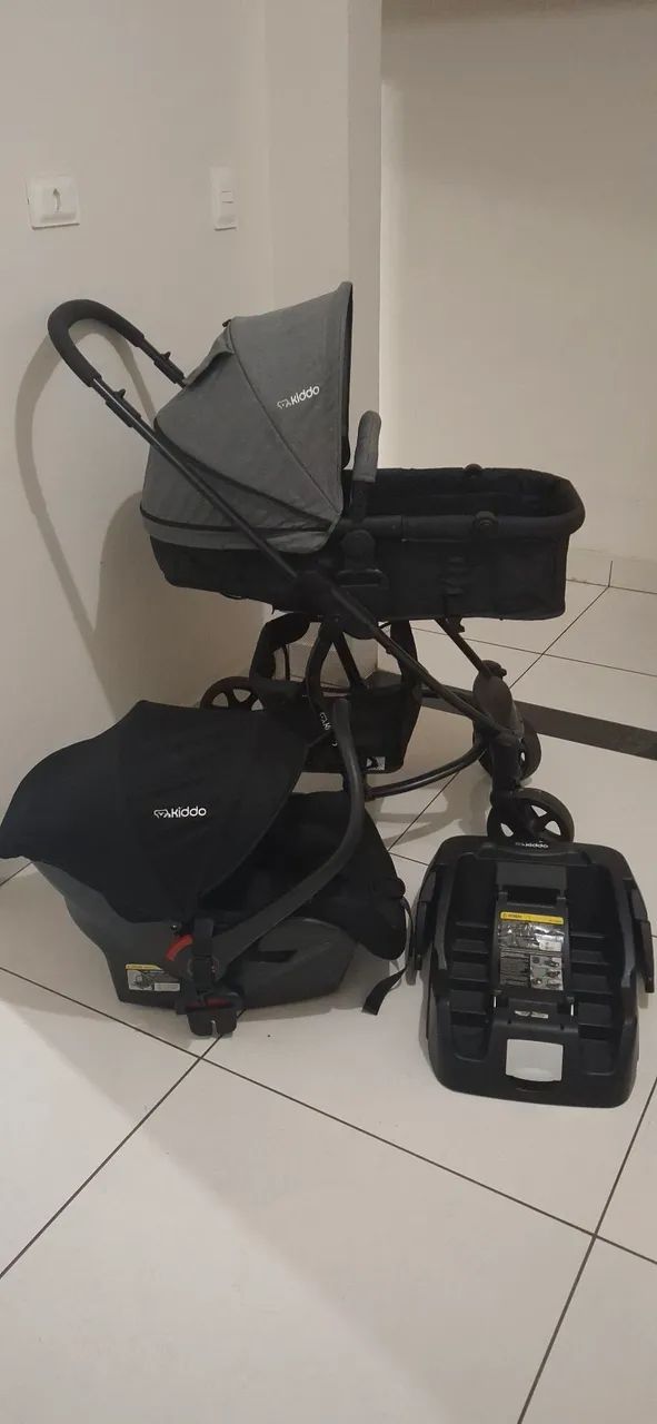 Carrinho de bebê kiddo com bebê conforto e base