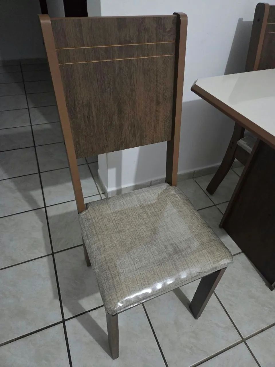 Conjunto mesa com 4 cadeiras  - Foto 2