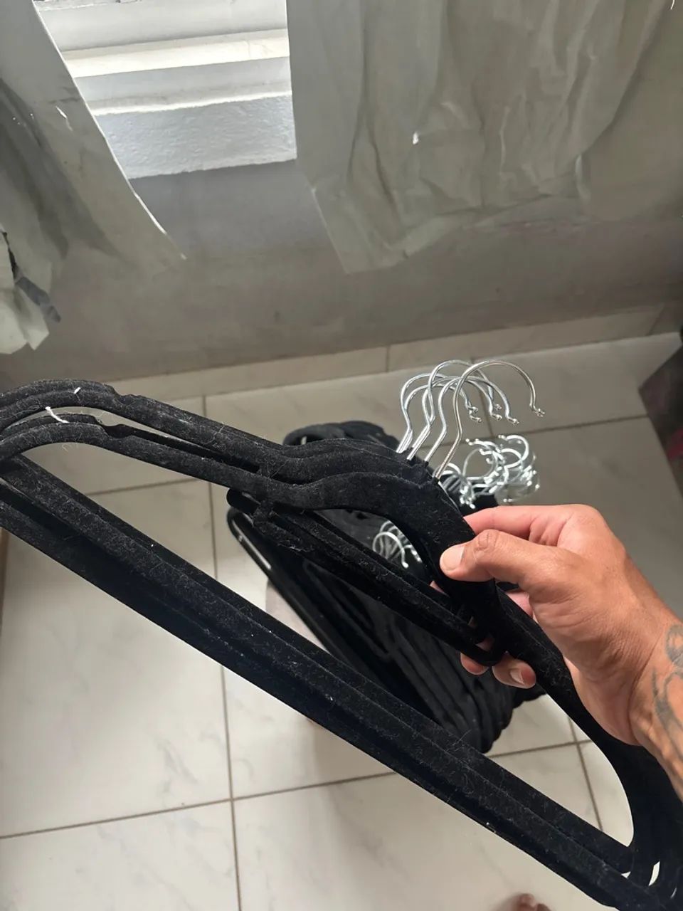 Conjunto de 50 cabides de veludo - Foto 4