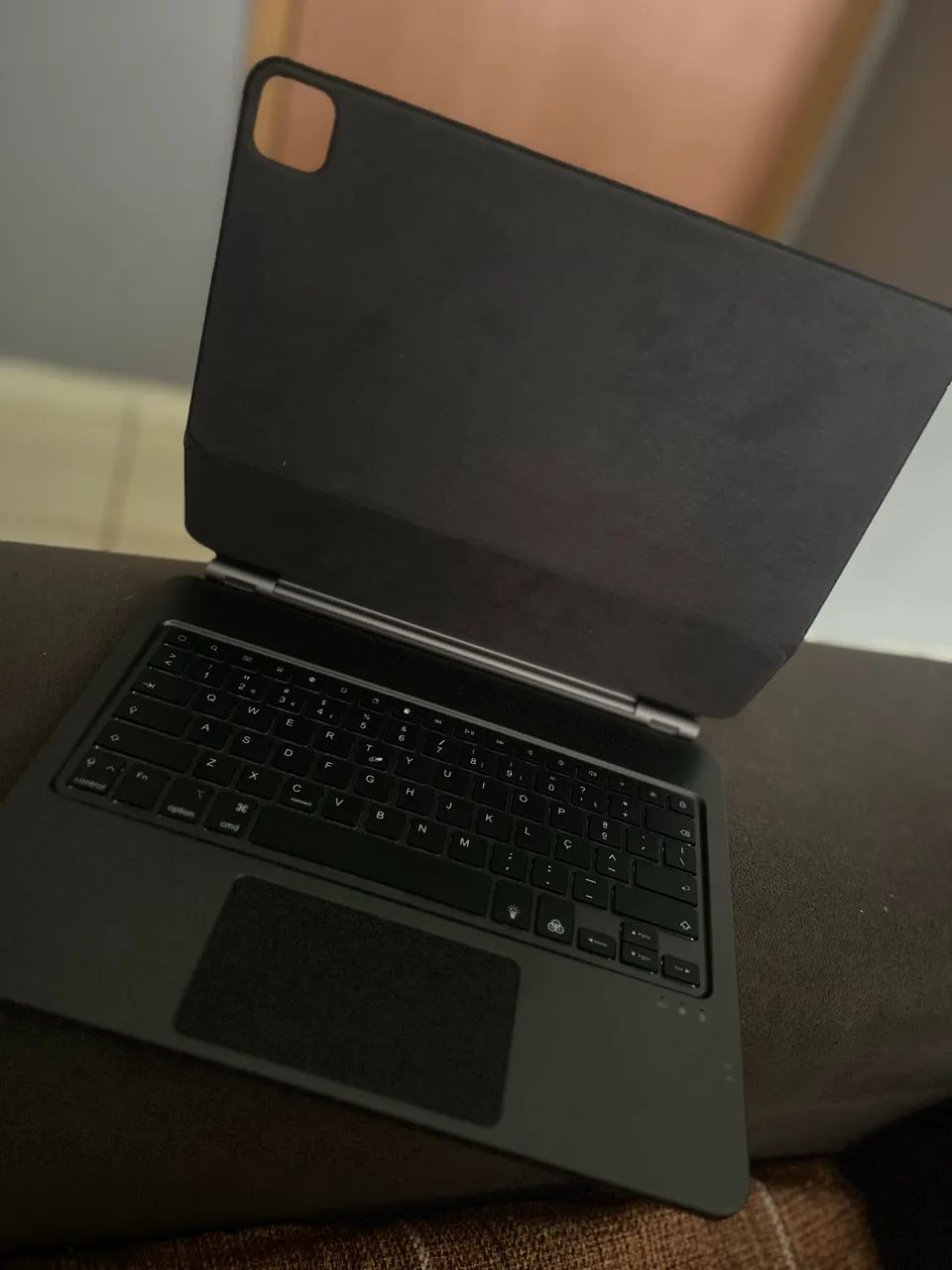 Magic Keyboard Apple Original para iPad de 13" / 12.9" (Layout PT-BR) - Foto 2