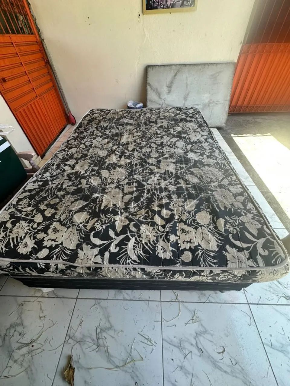 Cama com colchão casal