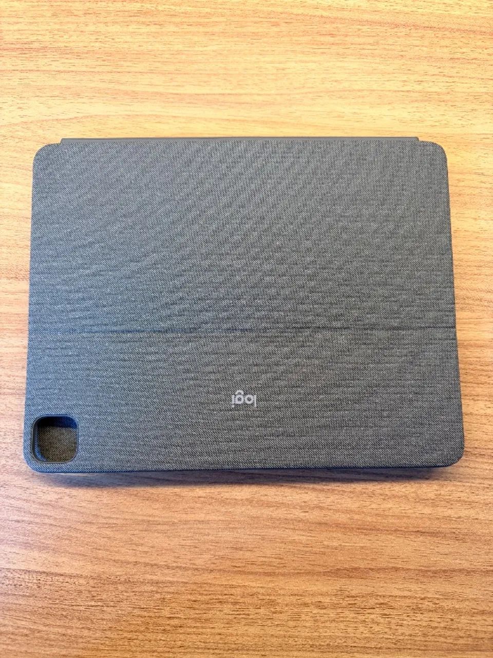 Capa com teclado Logitech Combo Touch para iPad Pro 12,9" - 5ª e 6ª Geração | 920-010097 - Foto 5