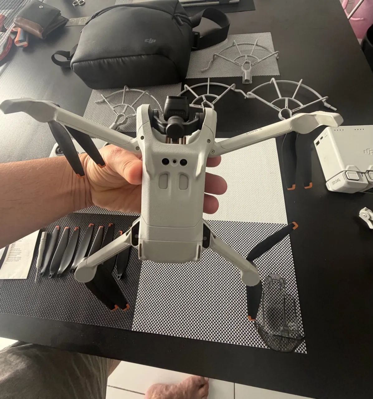 Drone DJI Mini Mavic 3 Pro Fly More Combo com Tela  - Foto 3