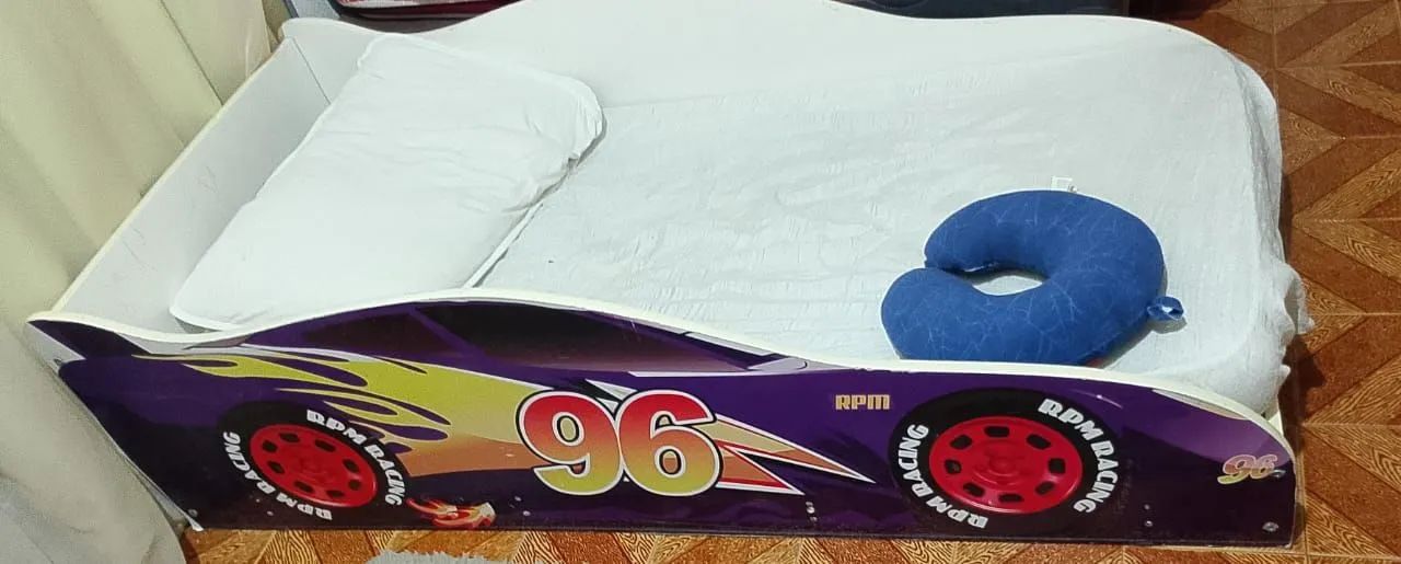 Cama infantil de carro 