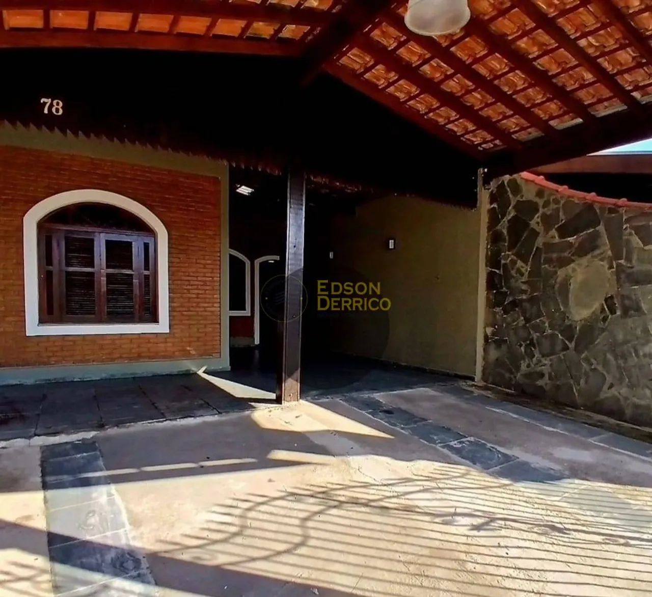 Casa com 3 quartos, São Benedito - Pindamonhangaba