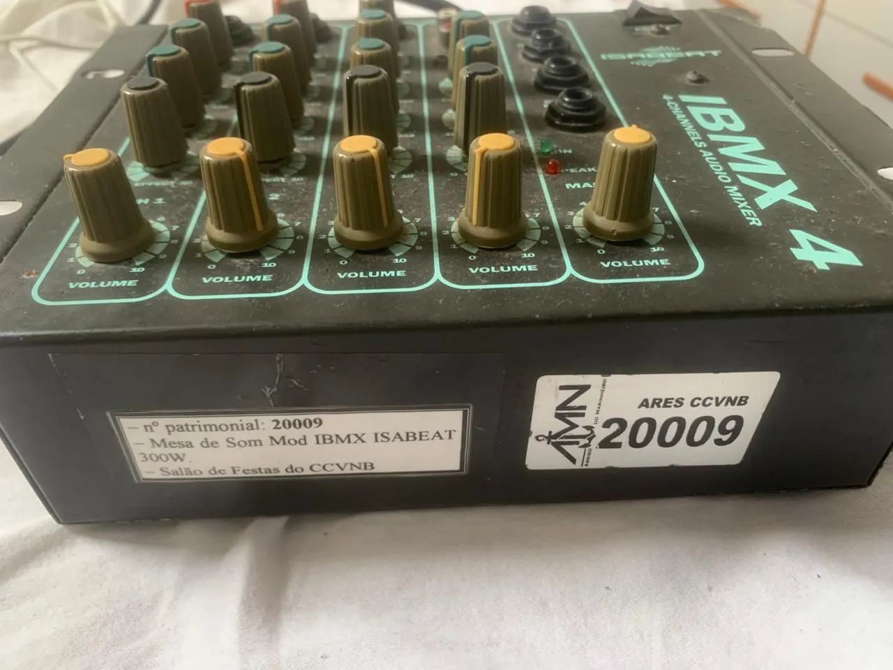 Mesa de som 4 canais - Equipamentos e Acessórios de Som - Tancredo