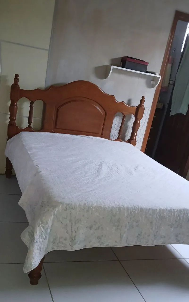 Cama l e colchão de casal 