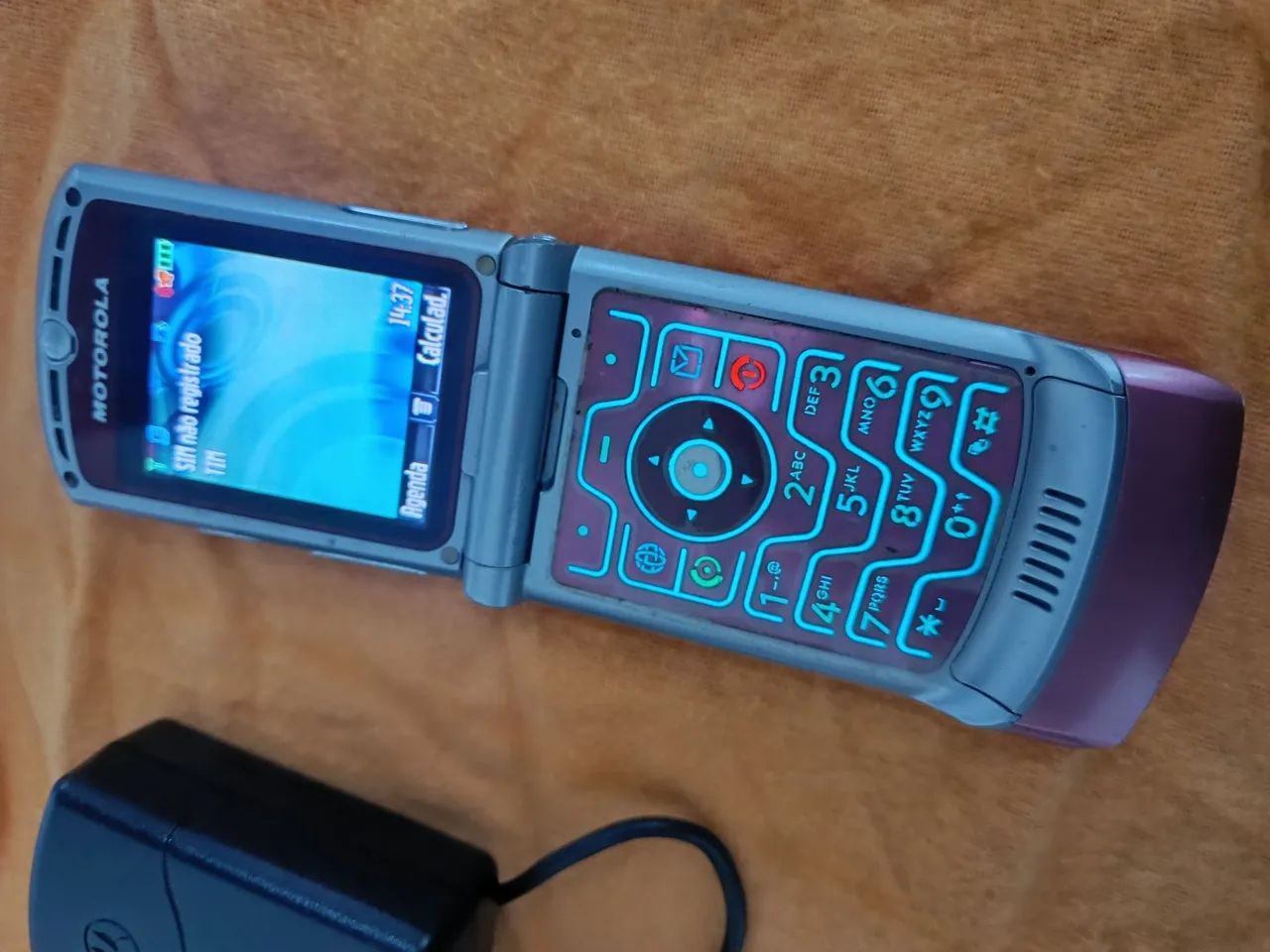 Motorola V3 Anos 2000 - Foto 3