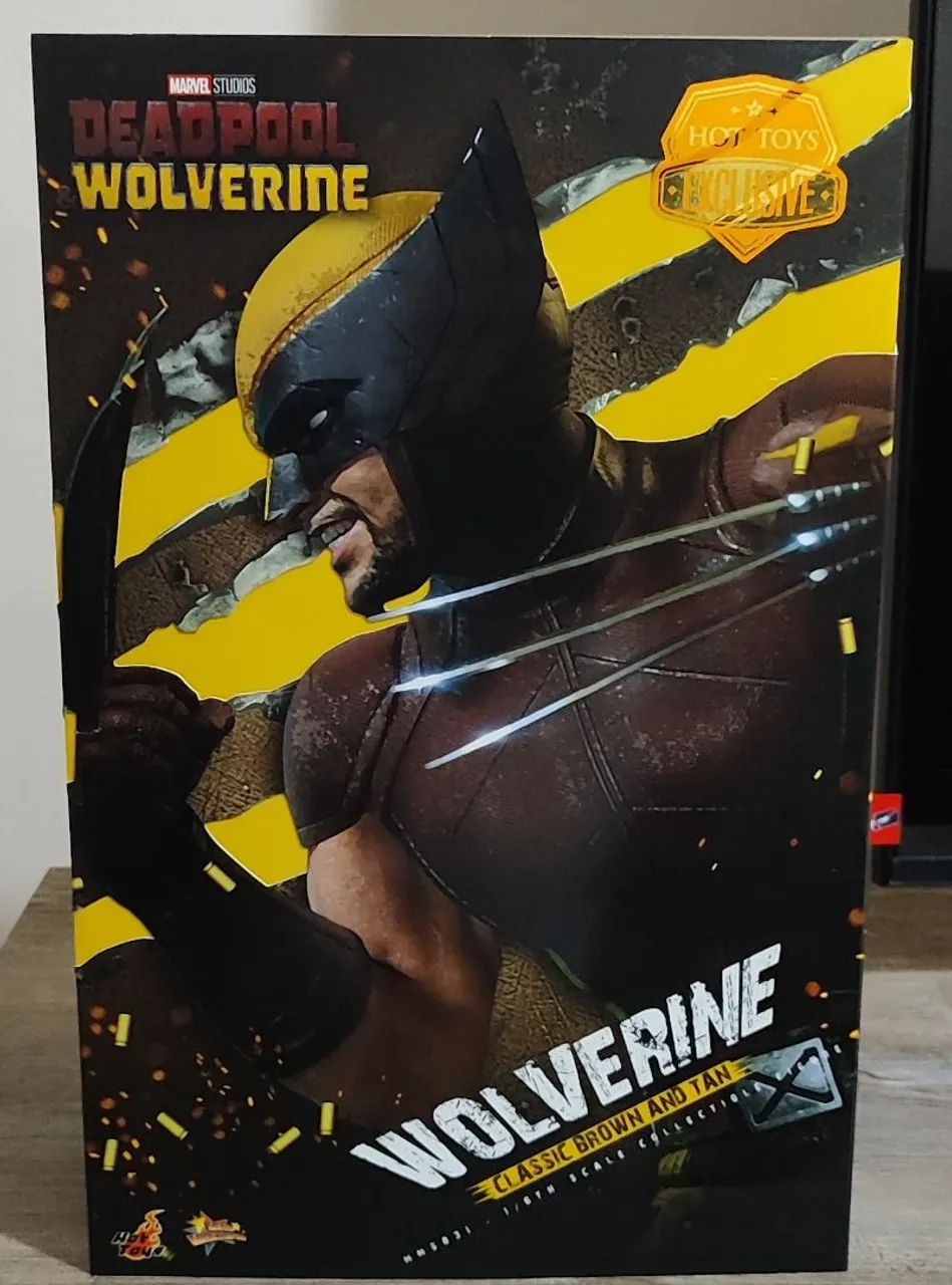 Hot toys Wolverine (classic Brown and tan) 
