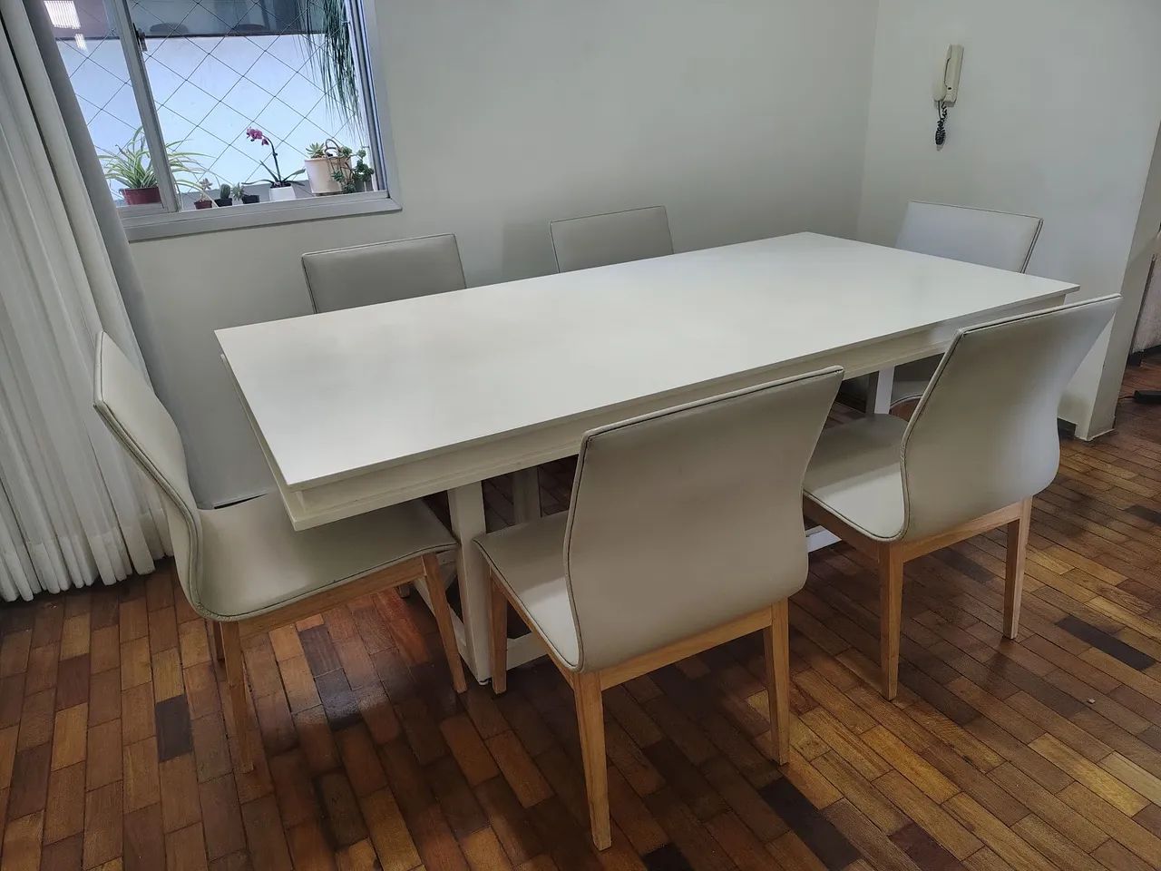 Conjunto de mesa e 6 cadeiras em madeira maciça  - Foto 2