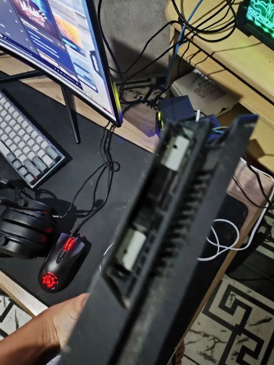 PS4 SLIM 1TB, 1 controle original e 4 jogos em cd  - Foto 3