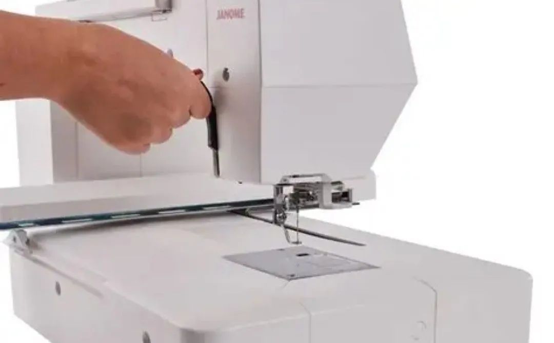 Máquina bordadeira Janome - Foto 5