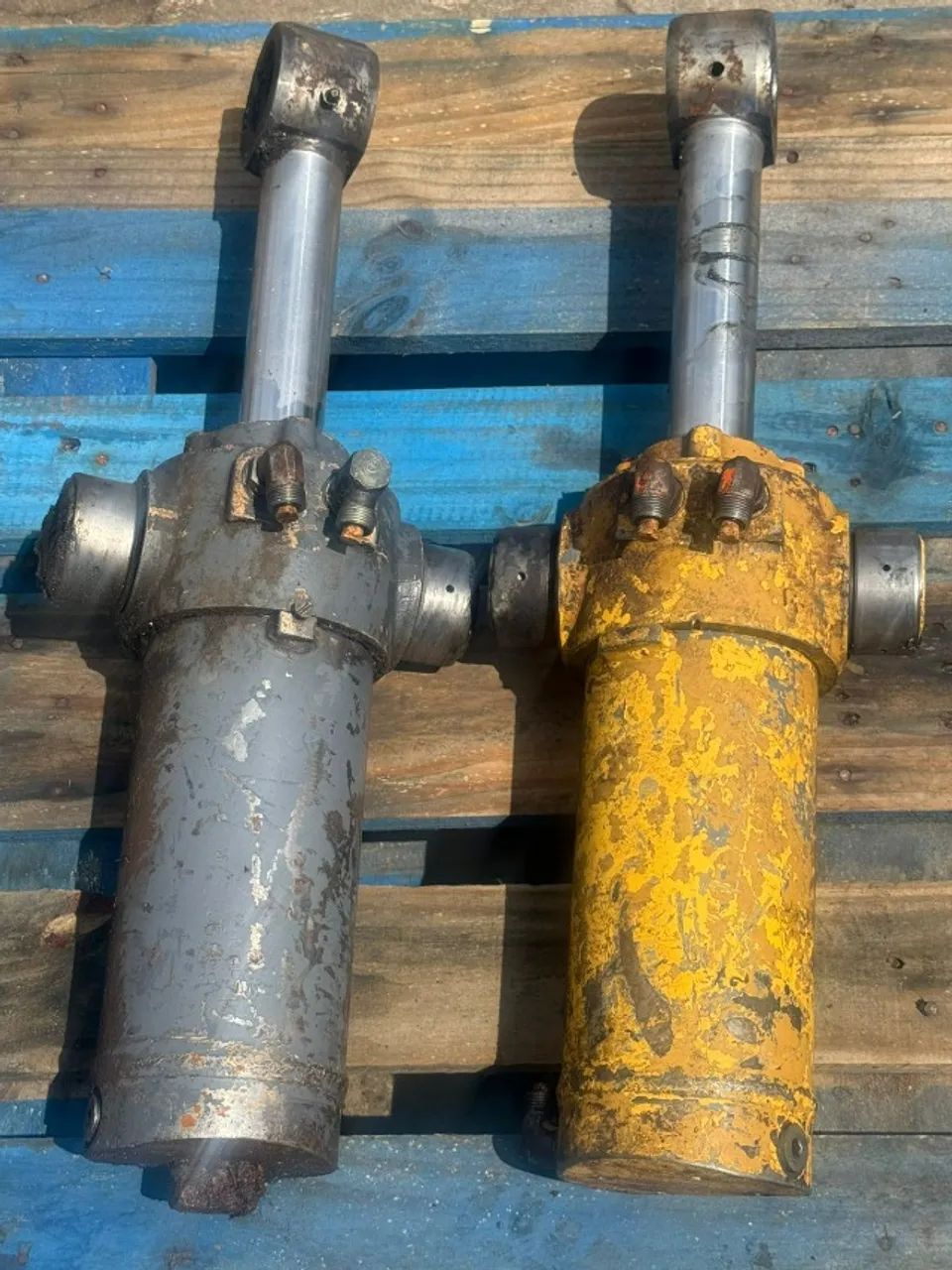 Cilindro de Giro Retroescavadeira New Holland LB90 p/n * 1