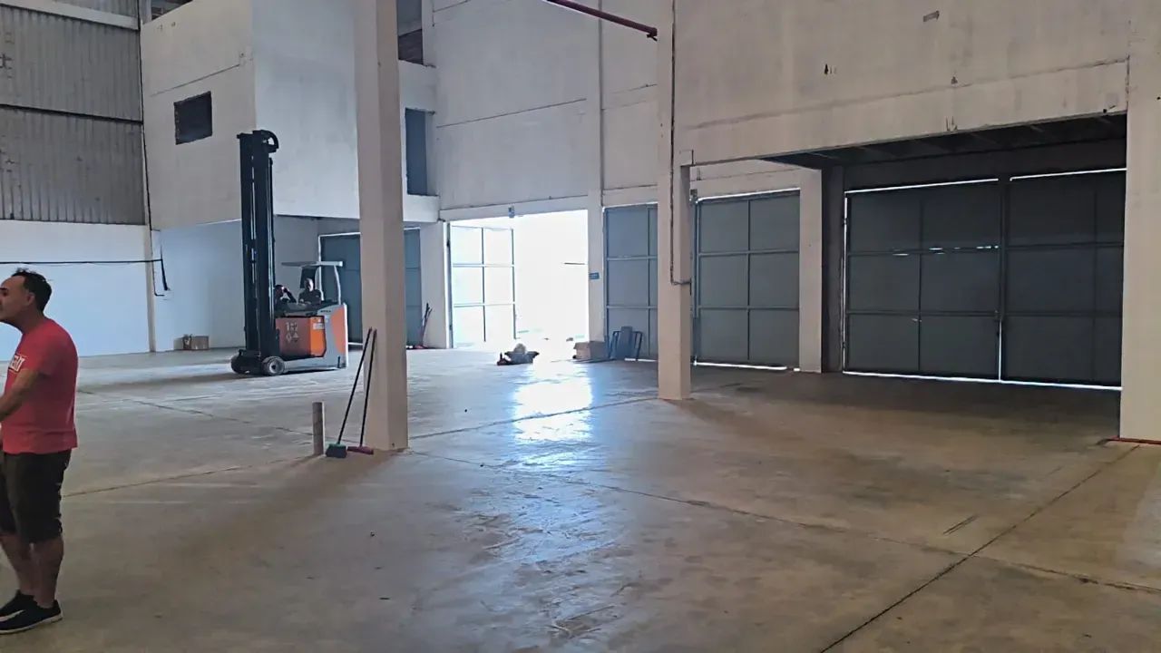 Galpão com 850 a 1700 m2, pé direito 12,5 m, mezanino, 3 docas e piso industrial, próximo  - Foto 3