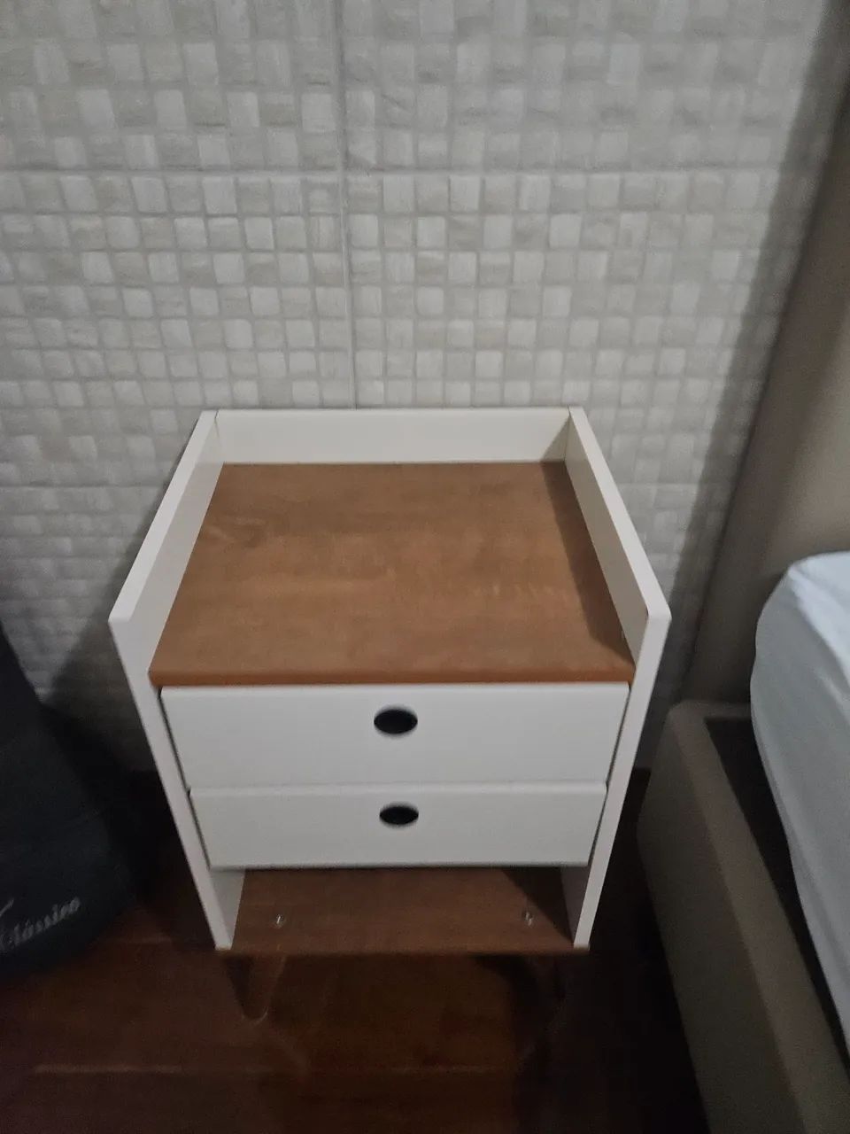 Cama Queen colchão cabeceira e 2 criados mudos - Foto 2