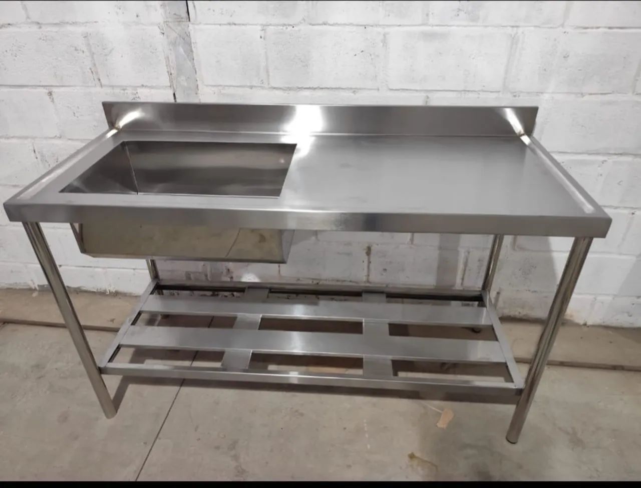 BANCADA EM AÇO INOXIDÁVEL - FABRICAÇÃO SOB MEDIDA