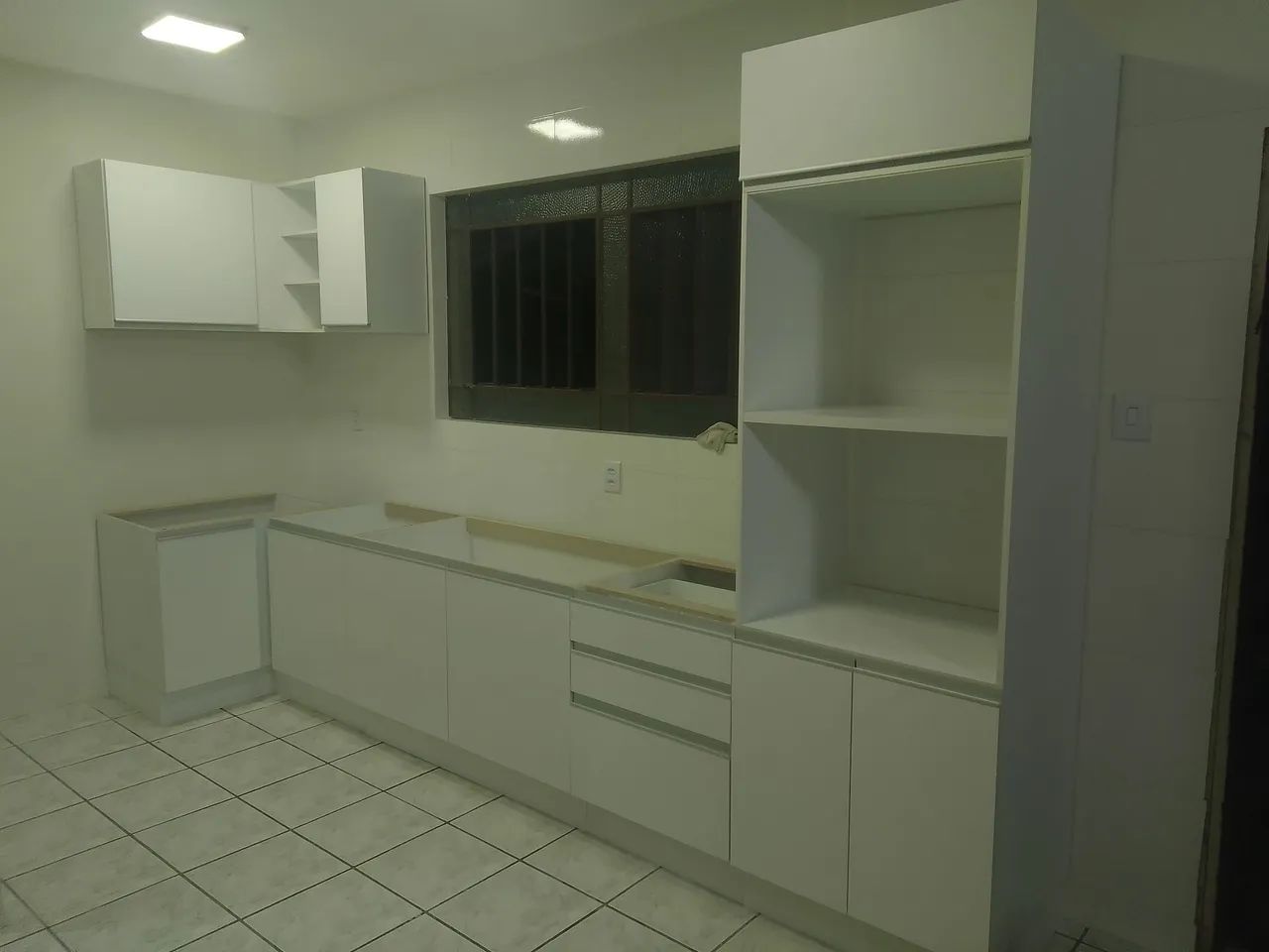 Montagem convencional de móveis 