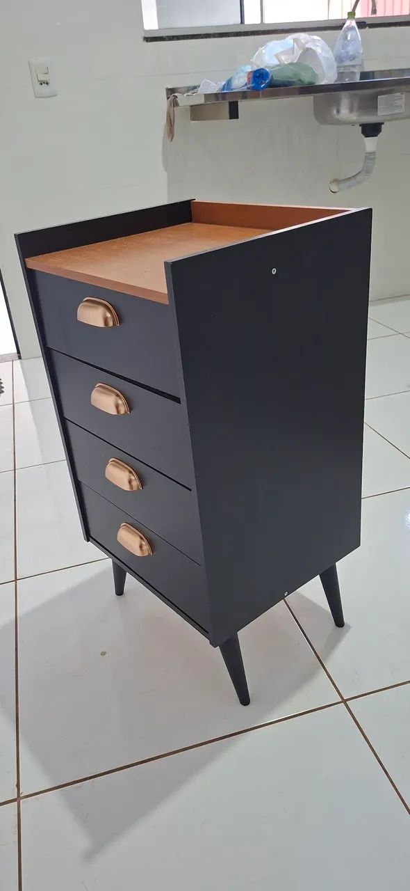 Mesa de cabeceira nova 