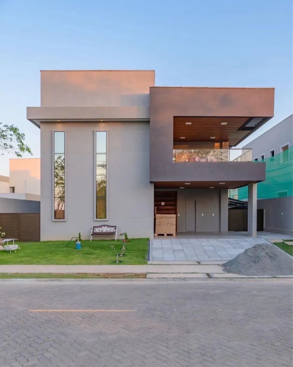 Duplex frente à praça no Alphaville Ceará 