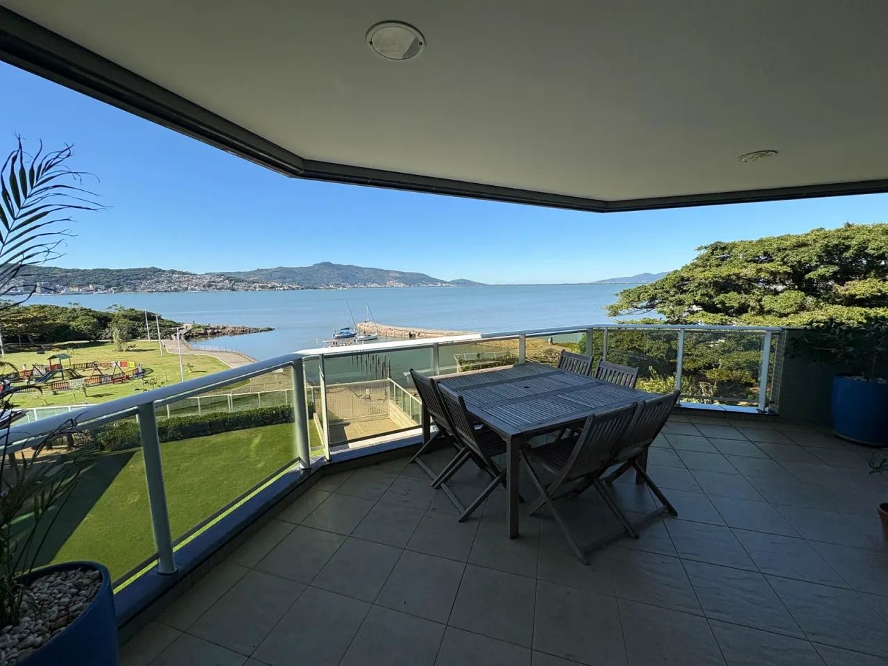 Apartamento vista mar em Coqueiros  4 suítes - Foto 2