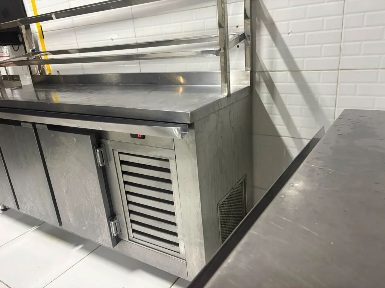 Bancada refrigerada 3 portas de inox  - Foto 2