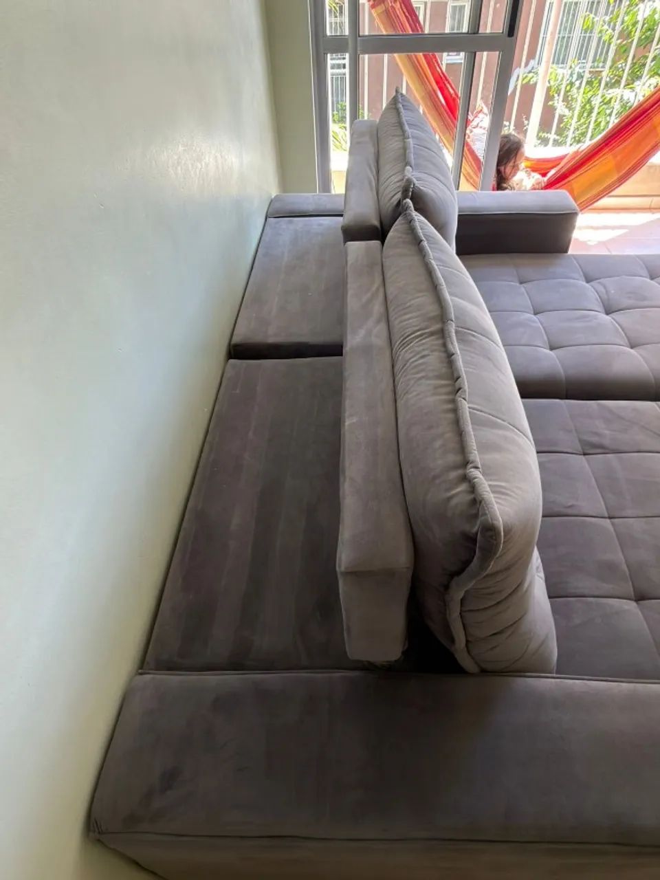 Sofa Retratil Cinza Aveludado - Foto 4