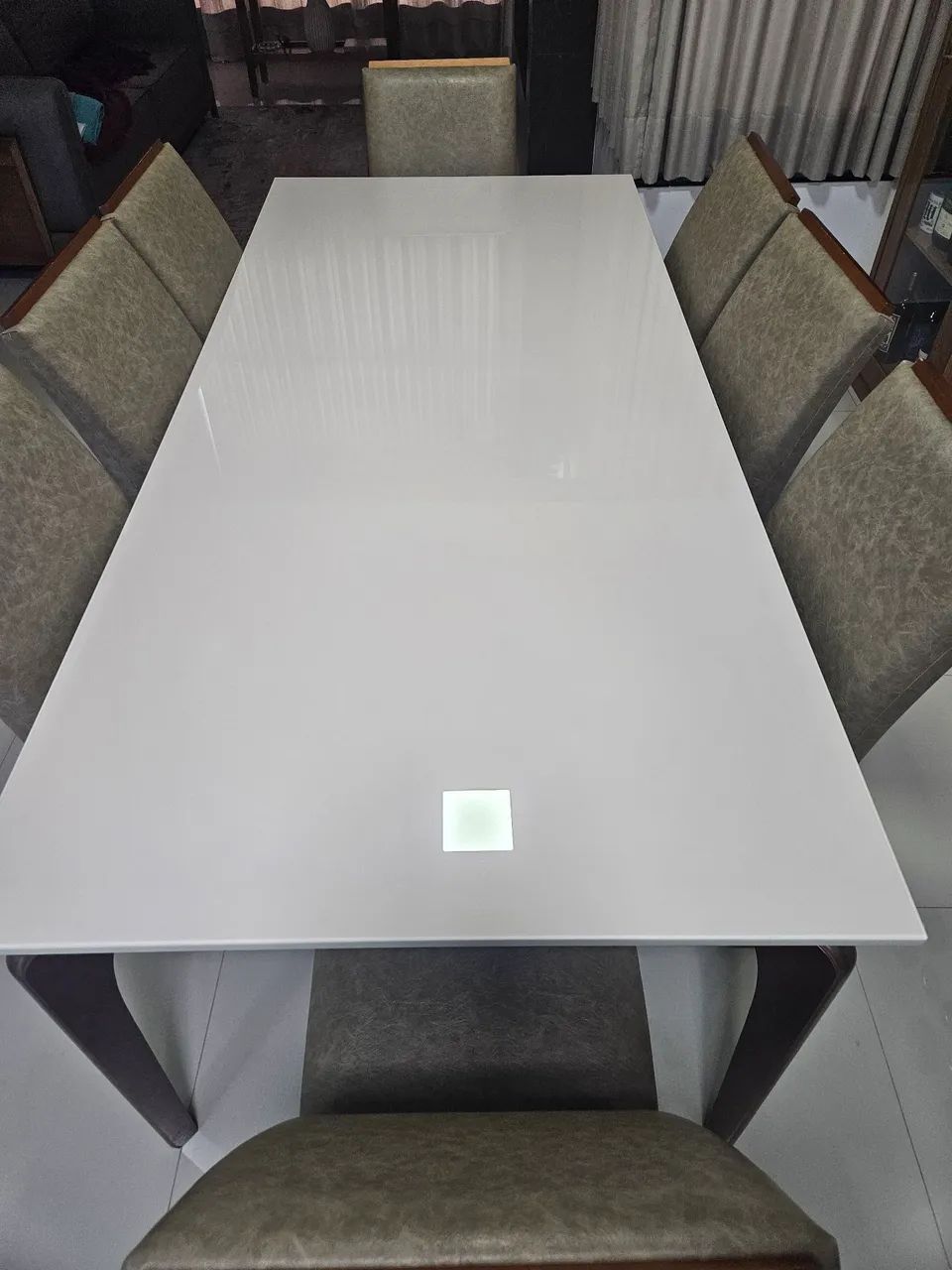 Mesa de Jantar Branca + 8 Cadeiras Estofadas - Foto 3