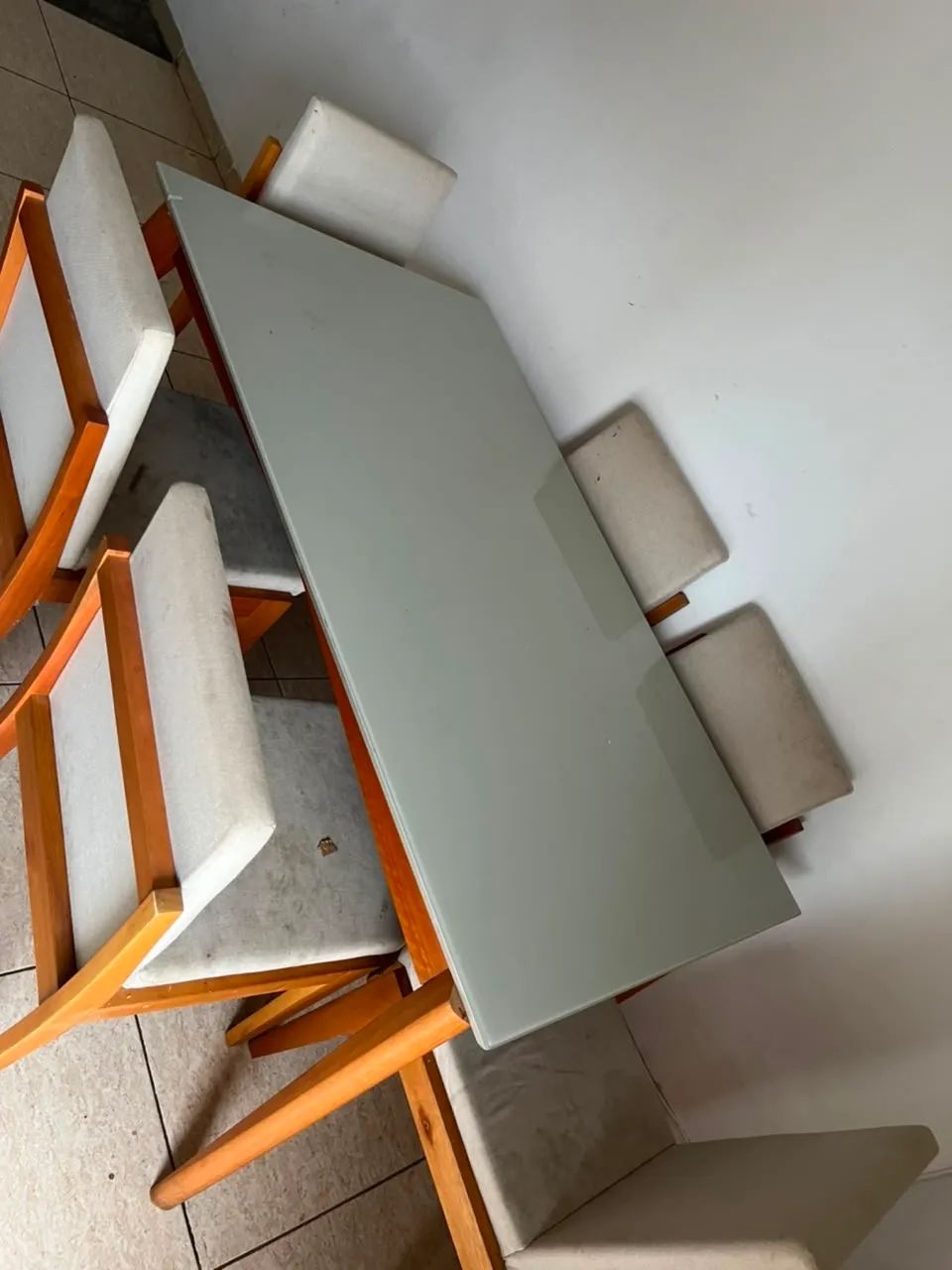 Mesa de jantar tampo serigrafado com seis cadeiras estilo colonial - Foto 2
