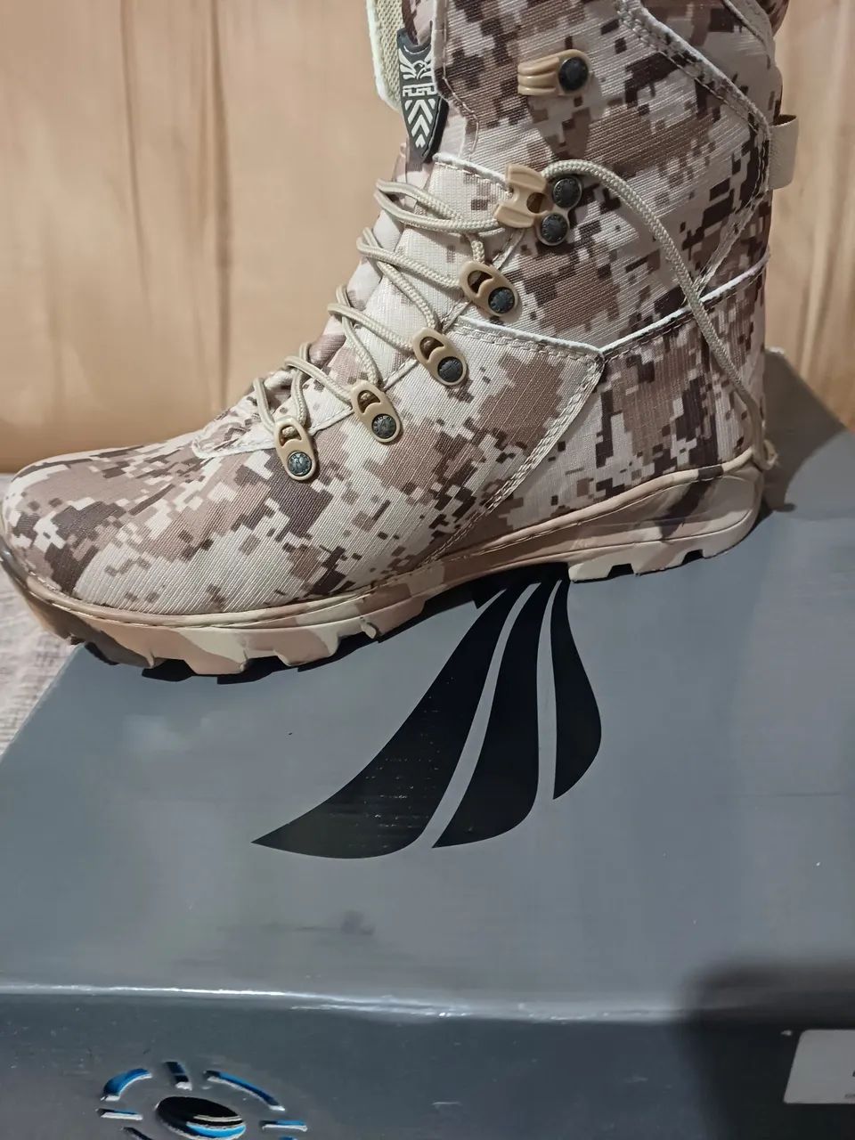 BOTA TÁTICA CAMUFLADA  - Foto 2