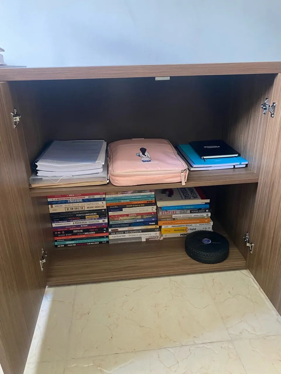 Mesa de escritório e armário  - Foto 4