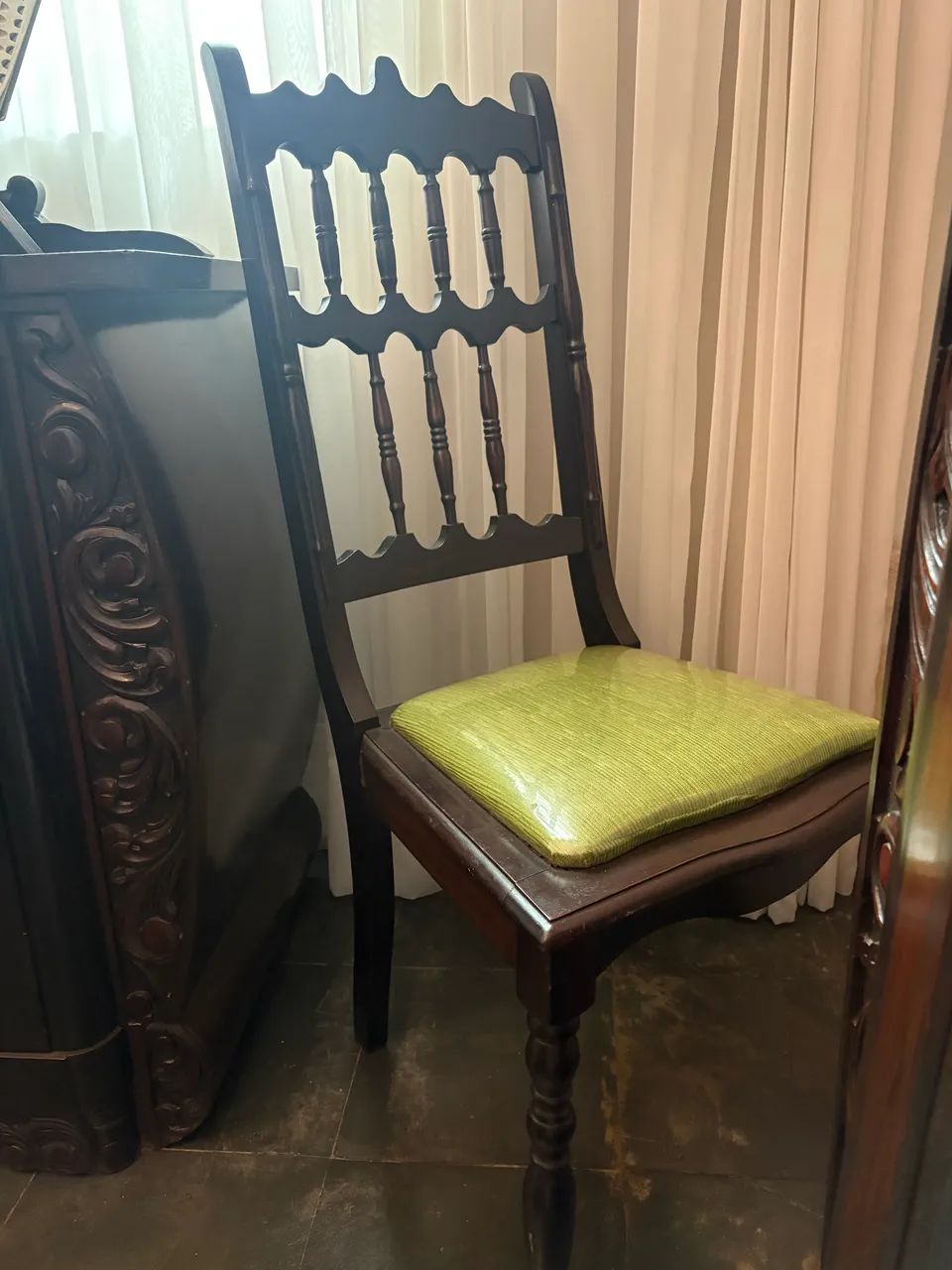 Mesa com 6 cadeiras + Aparador  - Foto 3