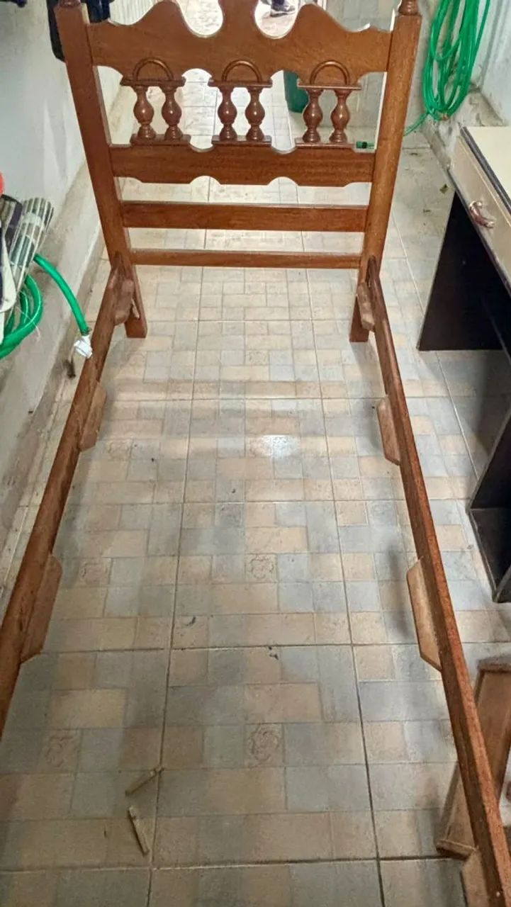 Cama de madeira,  solteiro 