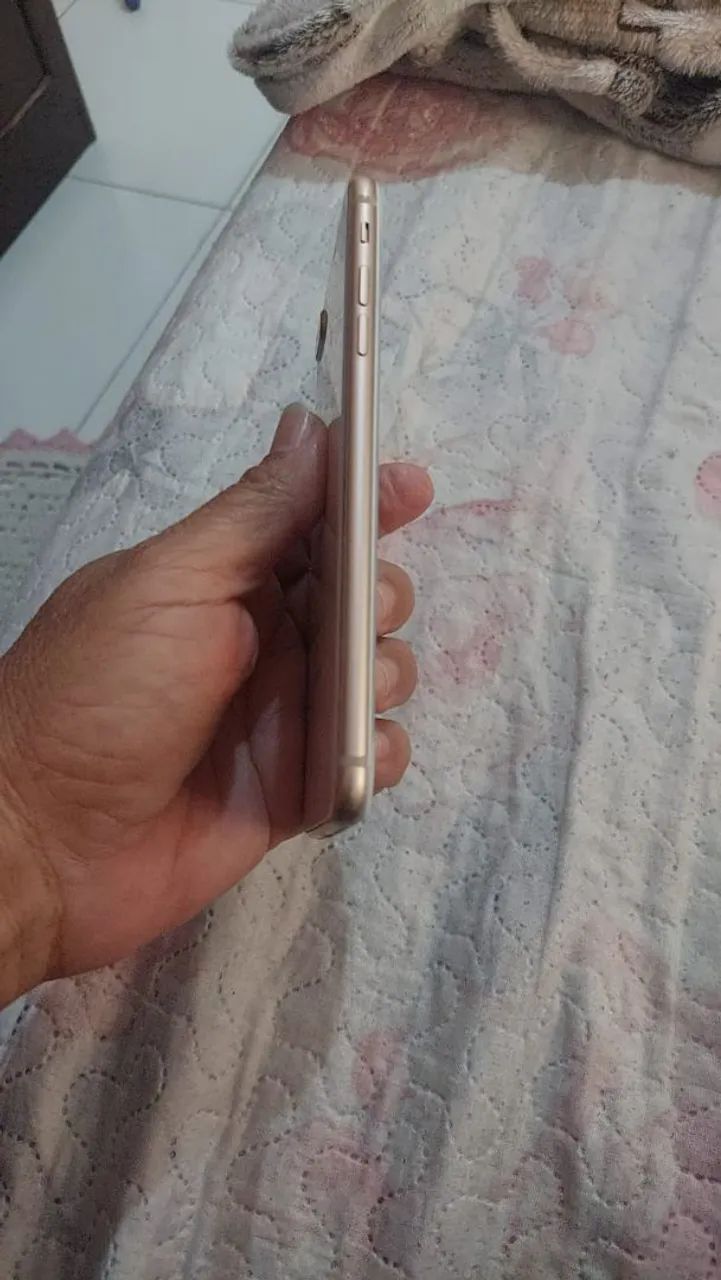 Vendo iPhone 8 plus e carregador  - Foto 2