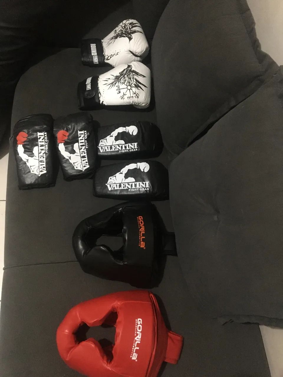 Saco de boxe, luvas e capacete protetor - Foto 5