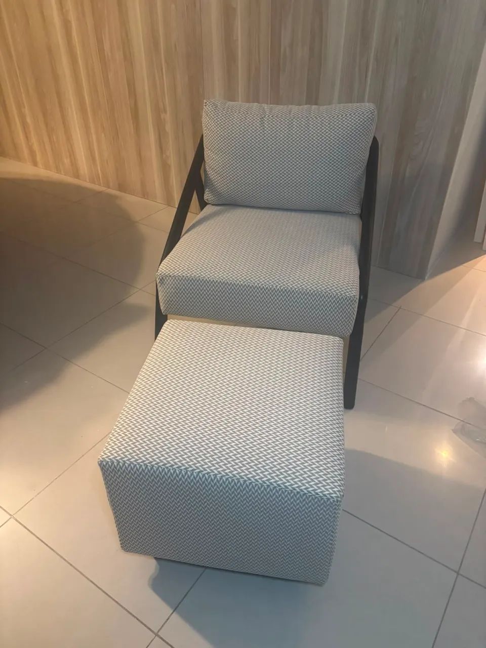 Poltrona Oficina Design com Puff jacquard Novo