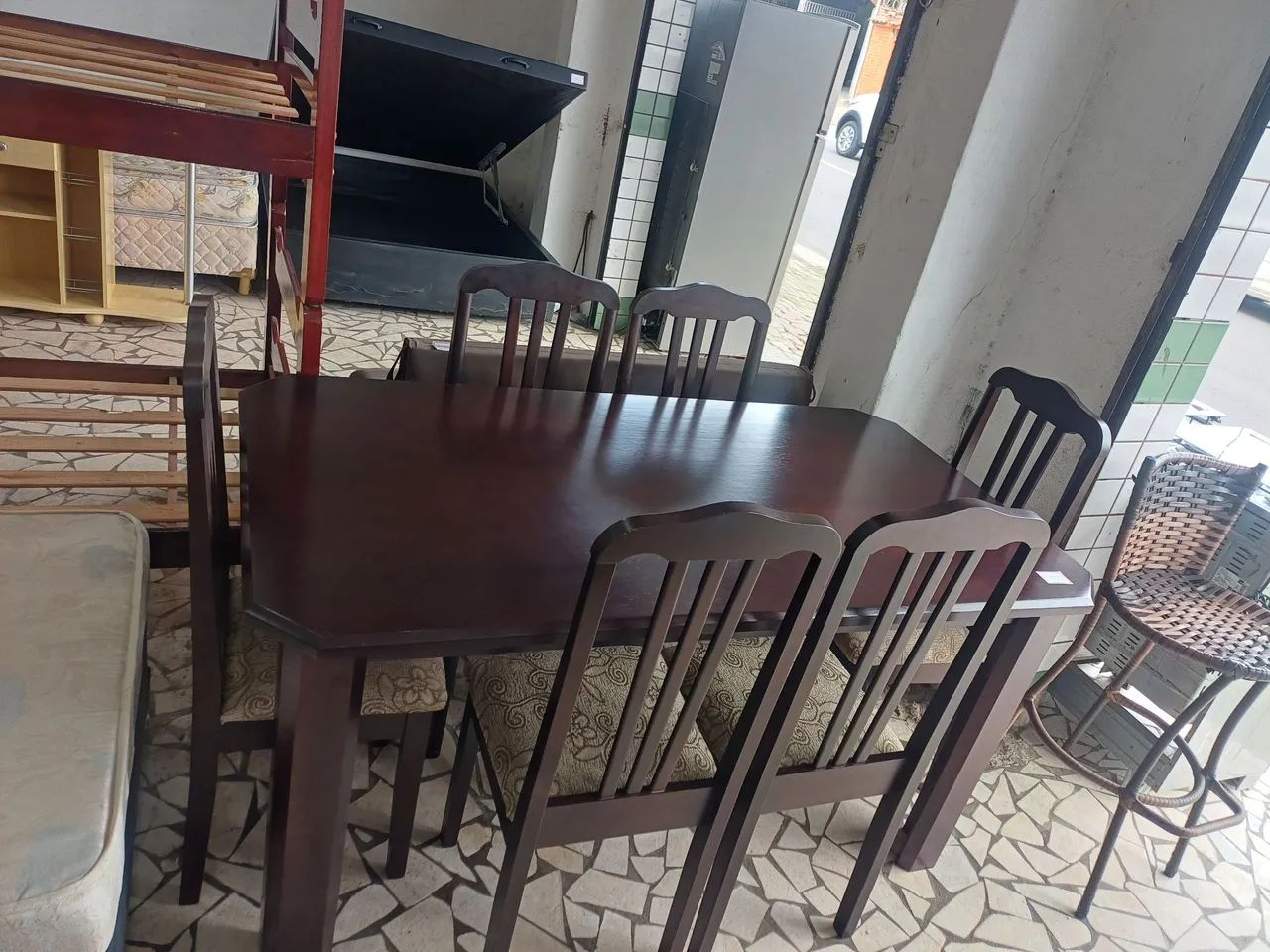 Mesa 6 cadeiras madeira maciça  - Foto 3