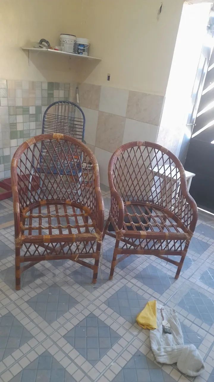 Duas cadeiras bambu cana da Índia decoração  - Foto 5