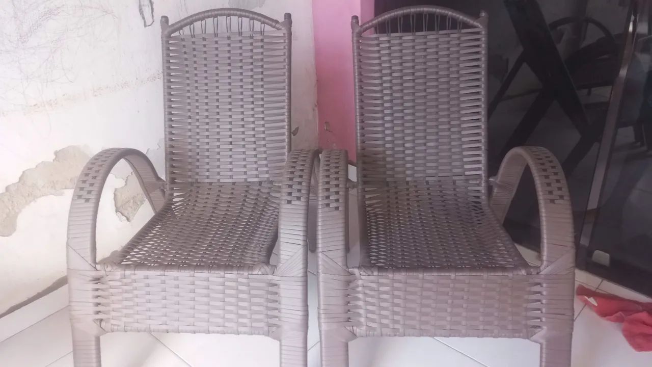 Vende-se cadeiras com centro novas