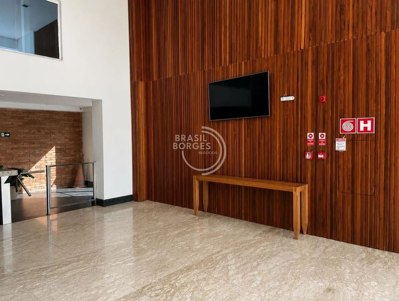 Sala Comercial 44m² no Edifício Dubai com Vaga, Copa e Banheiro - Foto 2