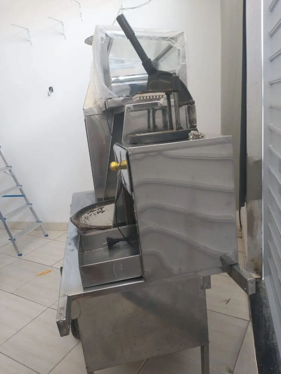 VENDO CARRO DE LANCHE 3 EM 1. ACOMPANHA BARRACA - Foto 2