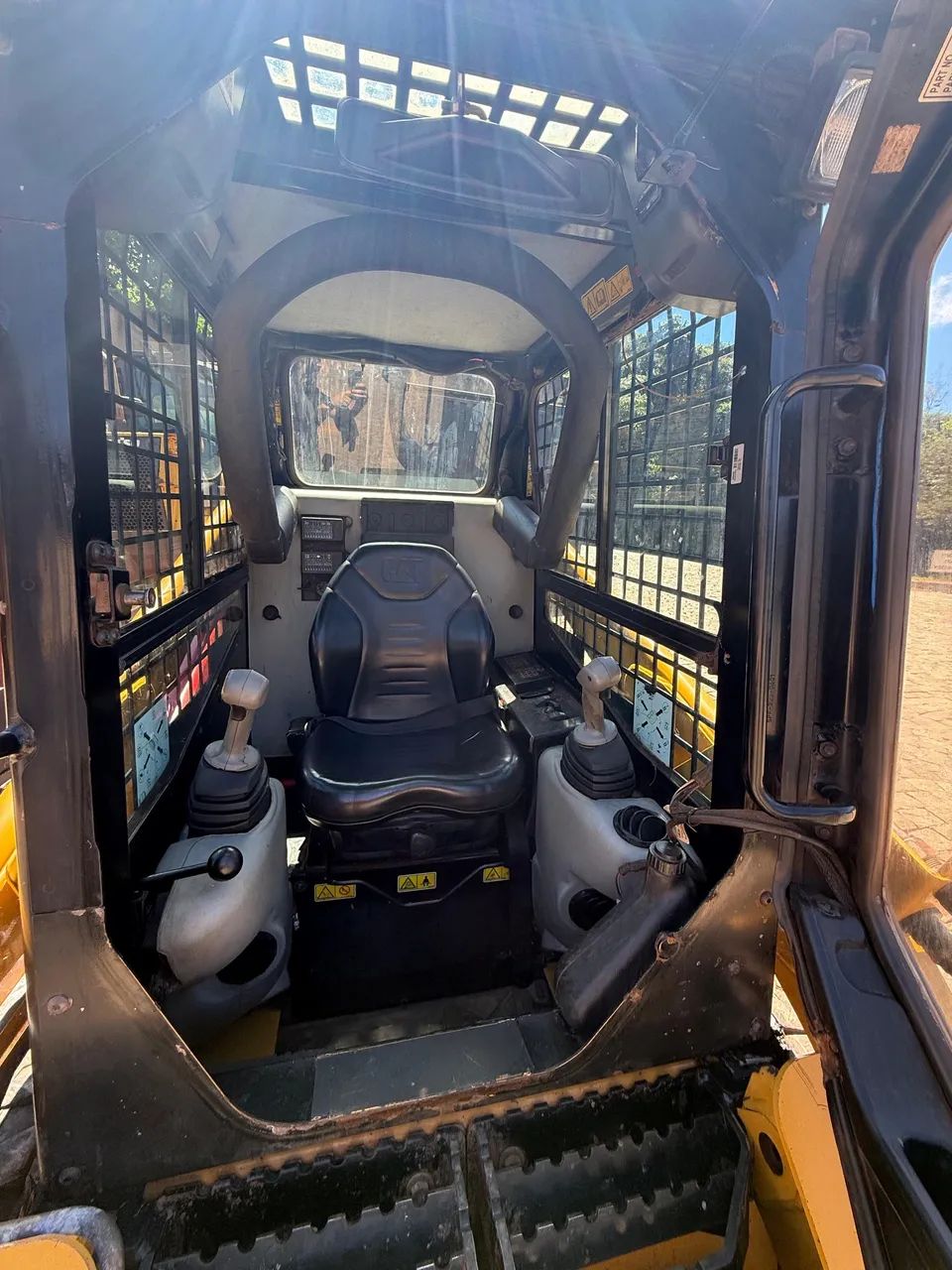 Mini carregadeira caterpillar 226b ano 2023 - Foto 5