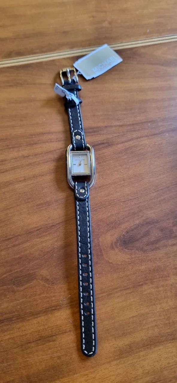 Relógio Michael Kors chic pulseira couro preta - Foto 2