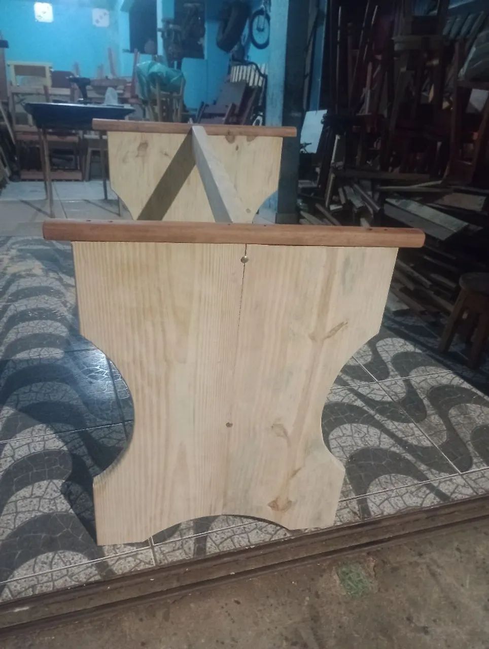 Lindo pé de mesa de madeira maciça 399,00 - Foto 3