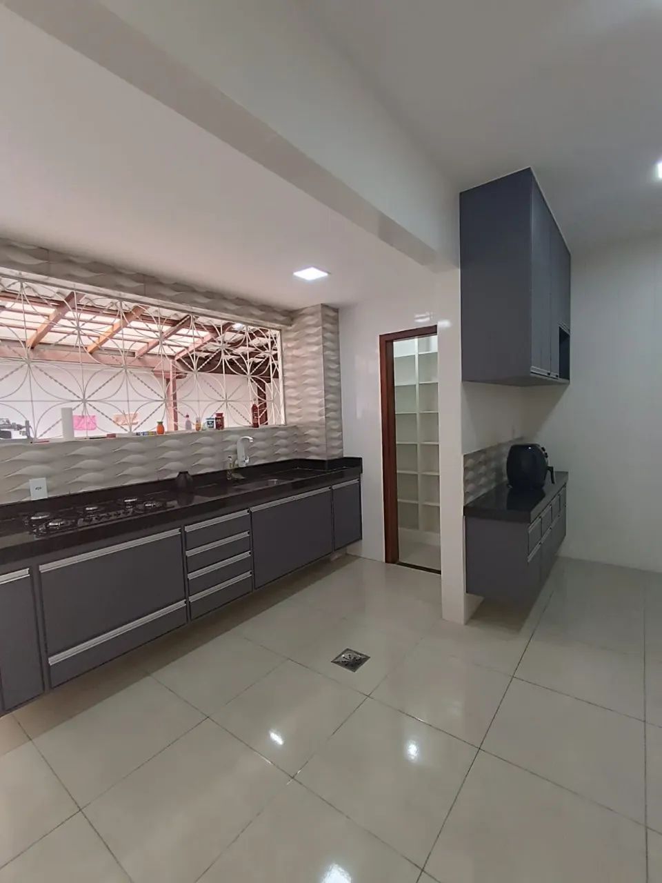 APARTAMENTO COM ÁREA PRIVATIVA NO BAIRRO ITAPOA. . - Foto 2