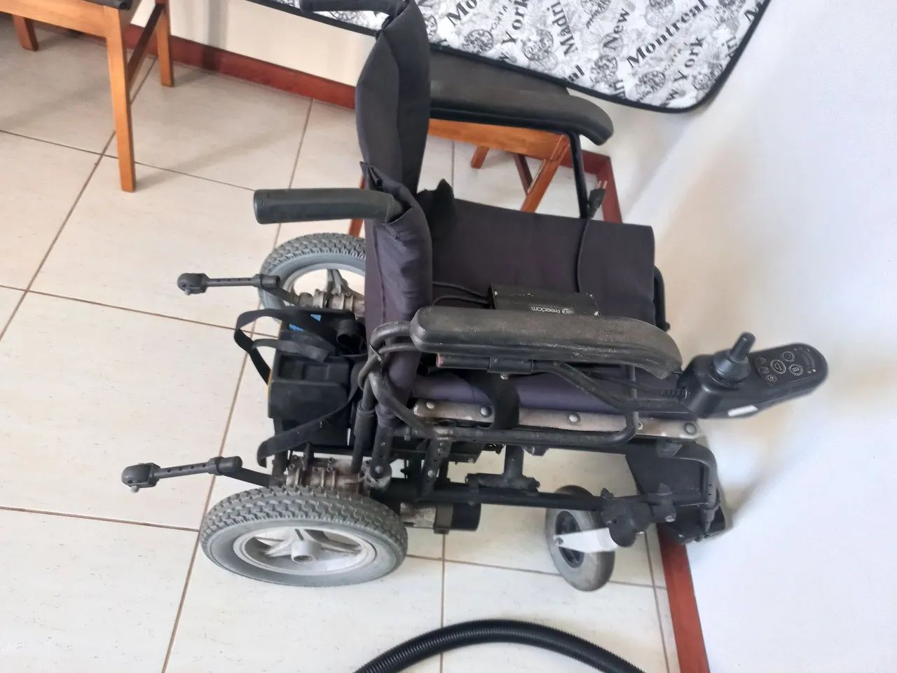 Cadeira roda motorizada freedo  - Foto 3