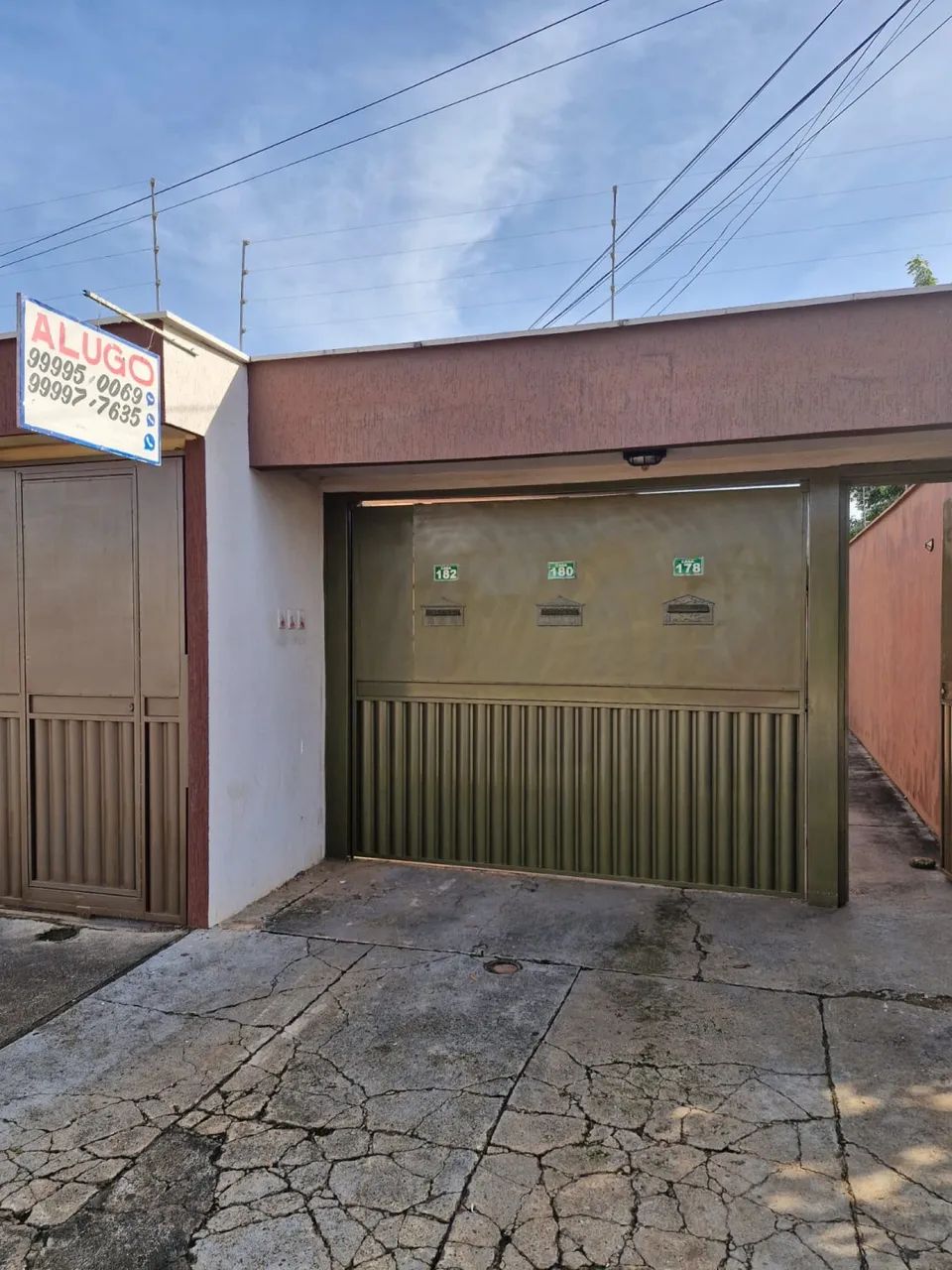 Aluga-se casa, região central. 
