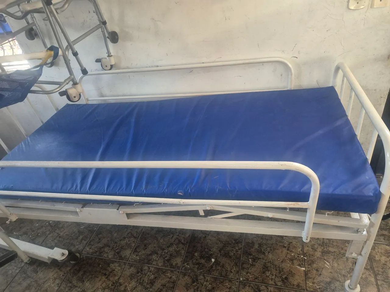 Cama hospitalar  c colchão  - Foto 5